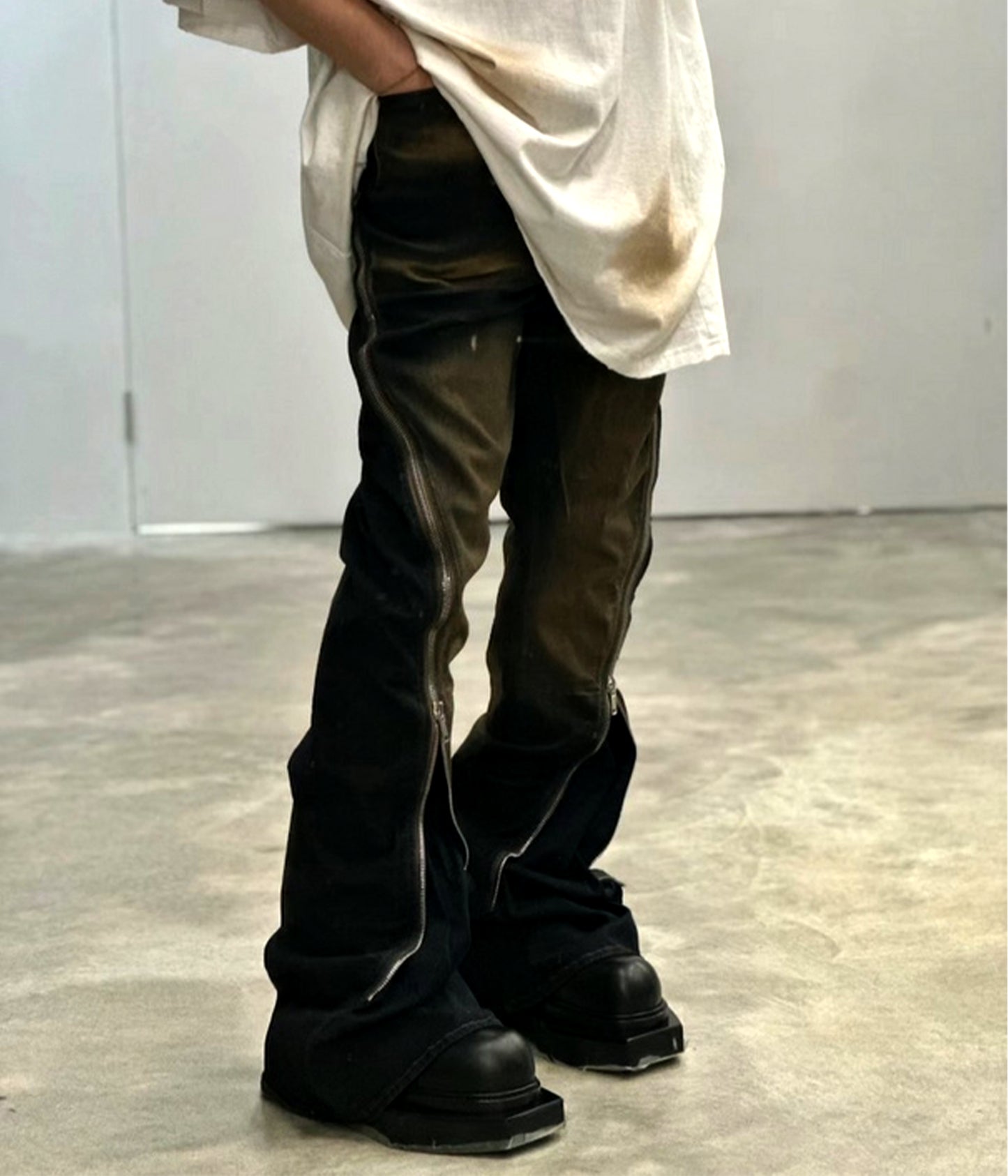 CLAY DIAMOND ZIP FLARE DENIM | UNDEVELOPED