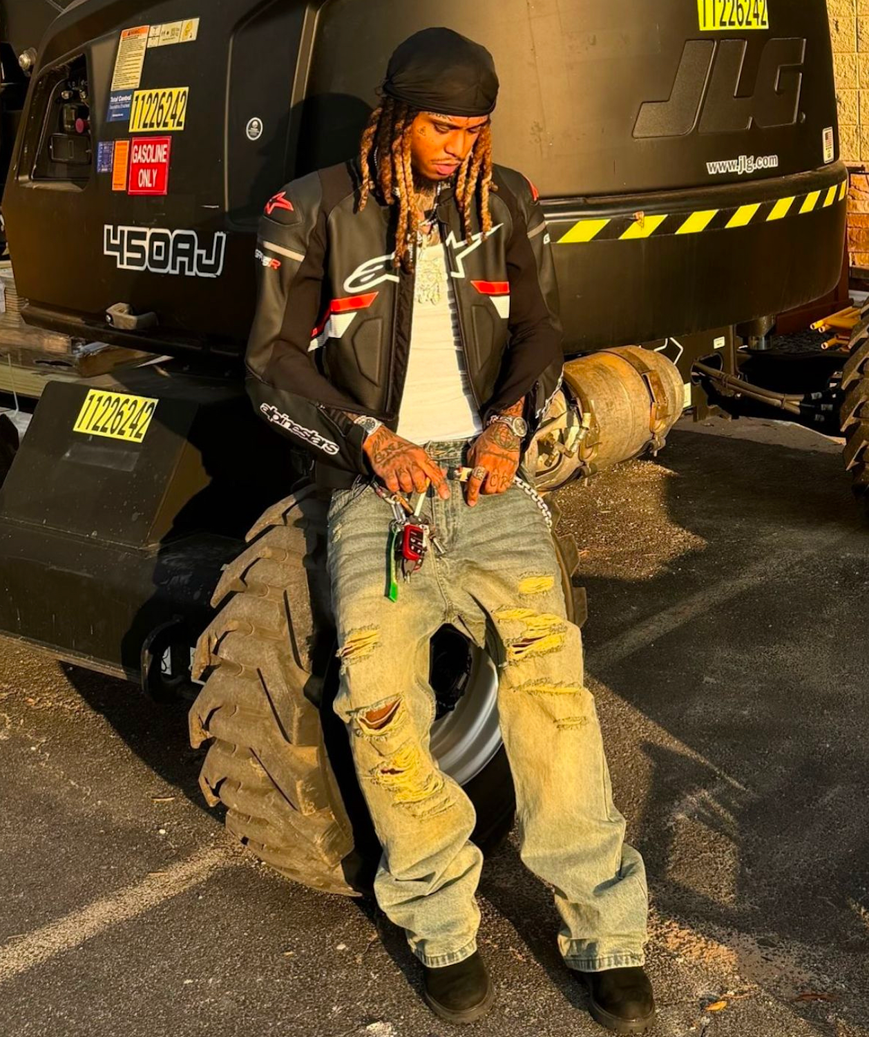 SANDWASH DISTRESSED DENIM | UNDEVELOPED